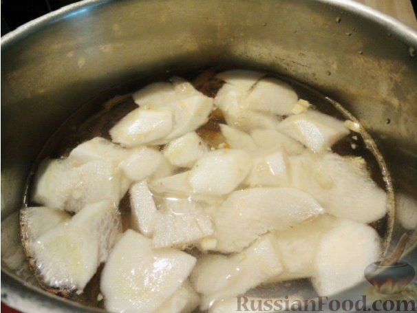 Фото приготовления рецепта: Суп из сушеной рыбы по-корейски (букогук) - шаг №3