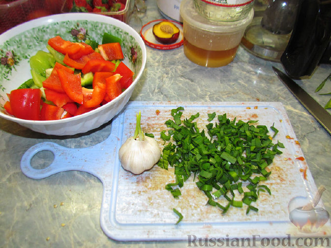 Фото приготовления рецепта: Макароны с куриными фрикадельками и томатным соусом - шаг №13