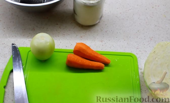 Фото приготовления рецепта: Слойки-конвертики с чечевицей, морковью и курагой - шаг №14