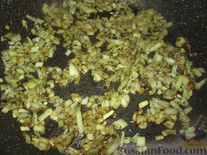 Фото приготовления рецепта: Куриные котлеты с имбирём, чесноком и кинзой (без яиц) - шаг №12