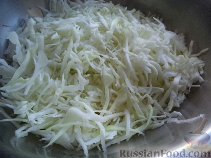 Фото приготовления рецепта: Салат "Зимний" с селедкой и яблоком - шаг №1