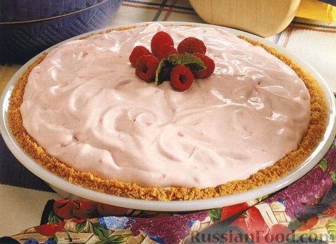 Фото к рецепту: Торт-десерт из малины и маршмеллоу