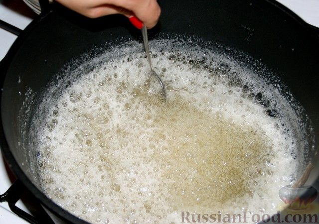 Фото приготовления рецепта: Дынное варенье с корицей - шаг №3