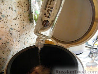 Фото приготовления рецепта: Мясные фрикадельки, запечённые в луково-морковном соусе - шаг №11