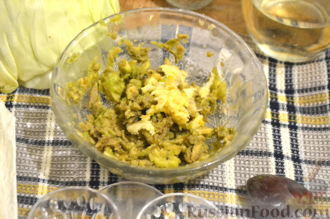 Фото приготовления рецепта: Рулет из лаваша с грибами и авокадо - шаг №5