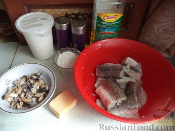 Фото приготовления рецепта: Куриная печень, тушенная с капустой и плавленым сыром - шаг №5