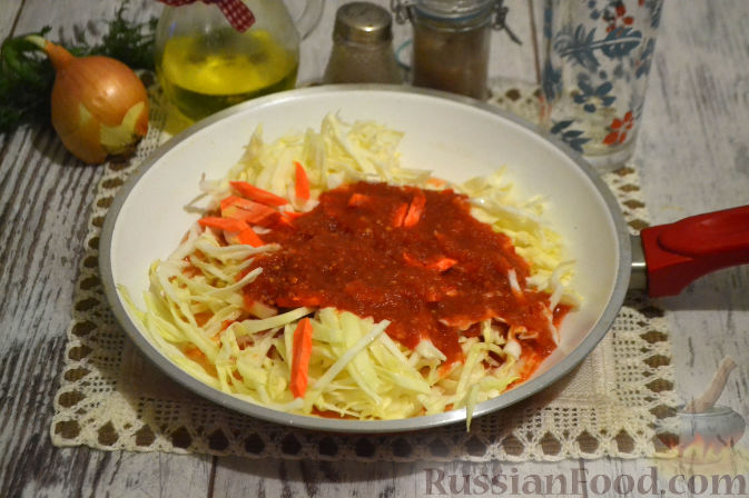 Фото приготовления рецепта: Рулетики из моркови с курицей и сыром - шаг №6