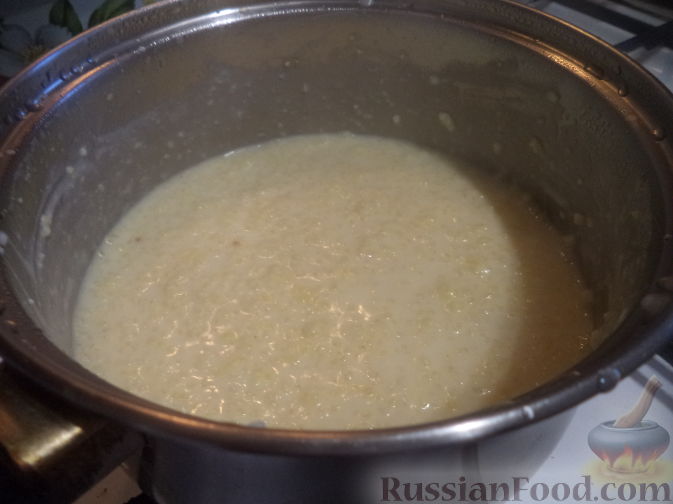 Фото приготовления рецепта: Cвинина, тушенная со свёклой, солёными огурцами и помидорами - шаг №5