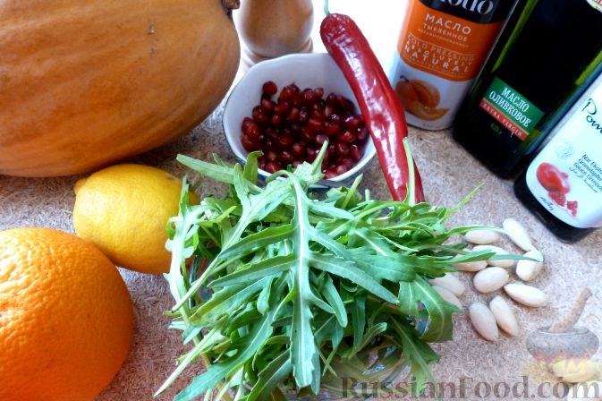 Фото приготовления рецепта: Салат из тыквы и рукколы, с орехами и гранатом - шаг №1