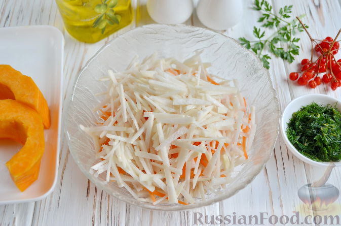 Фото приготовления рецепта: Салат из топинамбура, редьки, тыквы и моркови - шаг №4