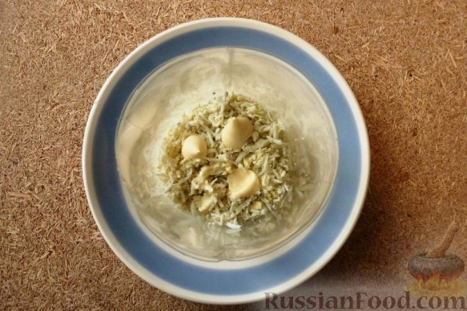 Фото приготовления рецепта: Салат "Нежность" с яблоками и сыром - шаг №6