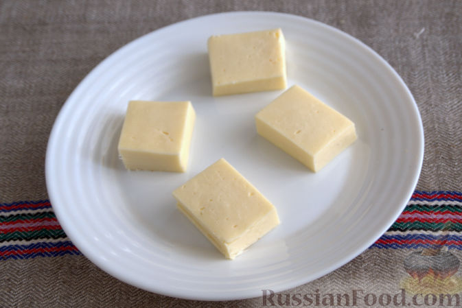 Фото приготовления рецепта: Канапе из сыра, со шпротами и творогом - шаг №4