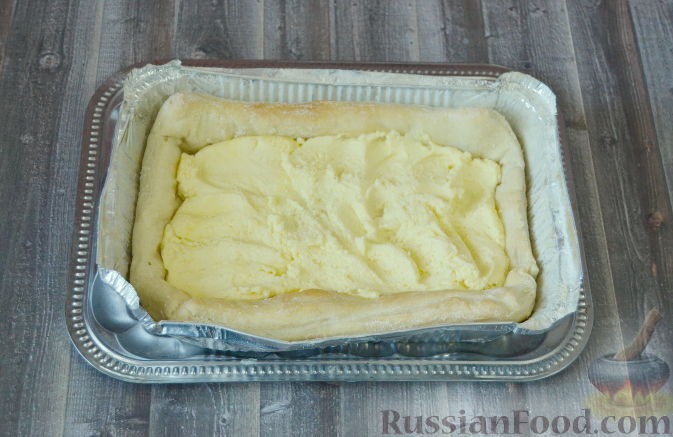 Фото приготовления рецепта: Слоеный пирог с черешней - шаг №5