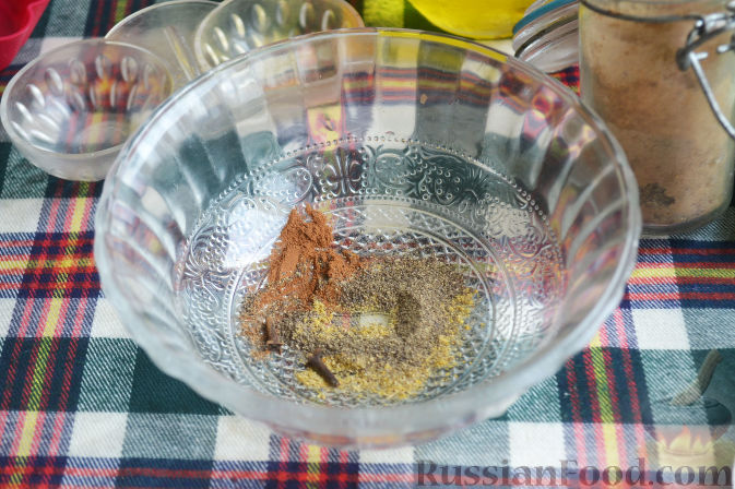 Фото приготовления рецепта: Салат с утиной грудкой и клубничным соусом - шаг №9
