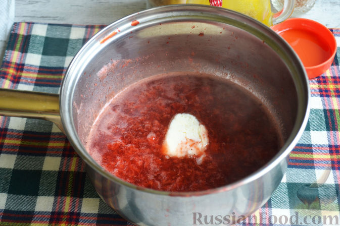 Фото приготовления рецепта: Салат с утиной грудкой и клубничным соусом - шаг №11