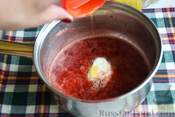 Фото приготовления рецепта: Салат с утиной грудкой и клубничным соусом - шаг №12