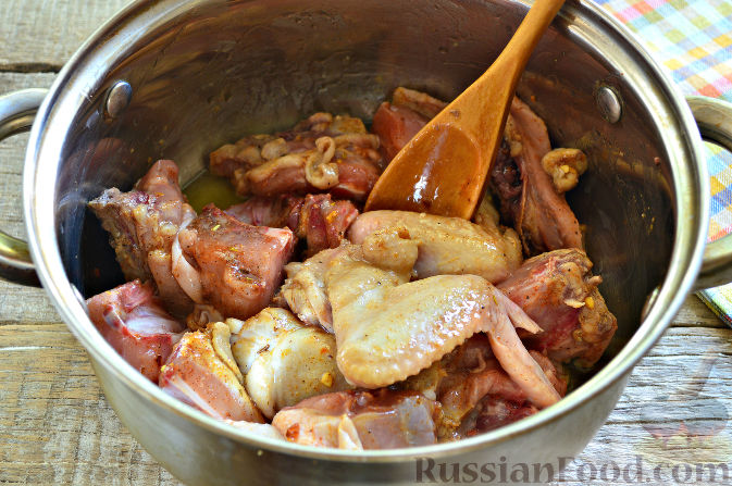 Фото приготовления рецепта: Курица с абрикосами - шаг №4