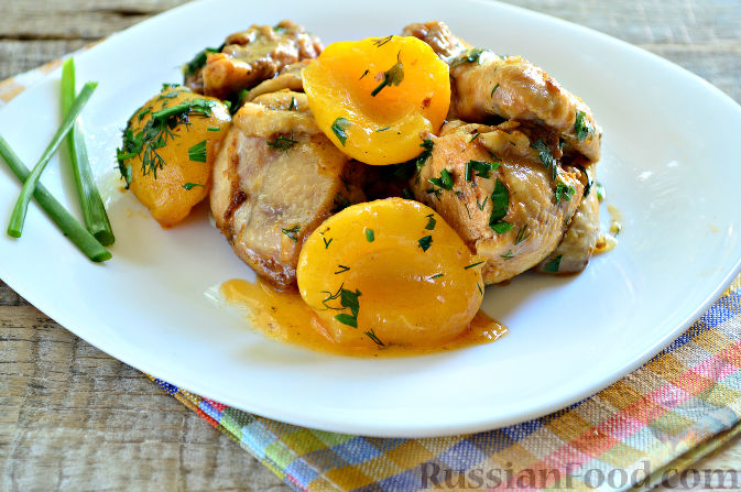 Фото приготовления рецепта: Курица с абрикосами - шаг №13