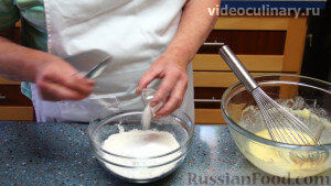 Фото приготовления рецепта: Пшенично-гречневые пирожки с зелёным луком и яйцами (в духовке) - шаг №6