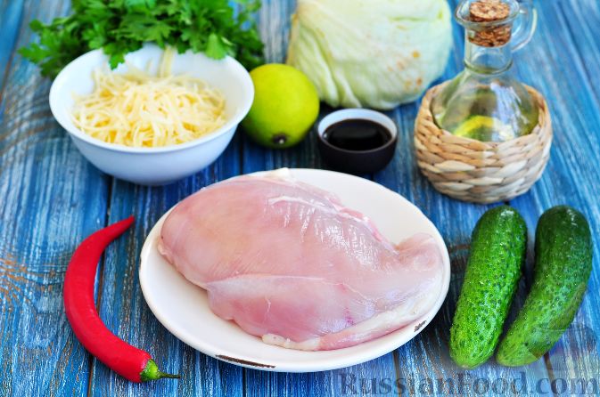 Фото приготовления рецепта: Салат с курицей и огурцами (по-азиатски) - шаг №1