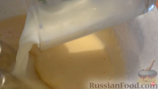 Фото приготовления рецепта: Пирог "Ель" из слоёного теста, с томатным соусом и сыром - шаг №18