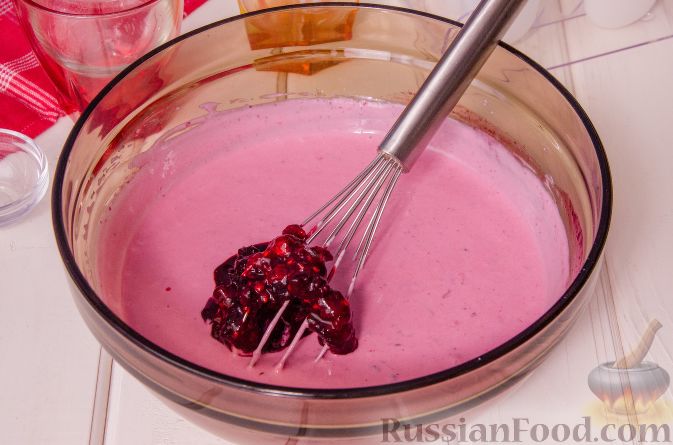 Фото приготовления рецепта: Замороженный ягодный греческий йогурт - шаг №6