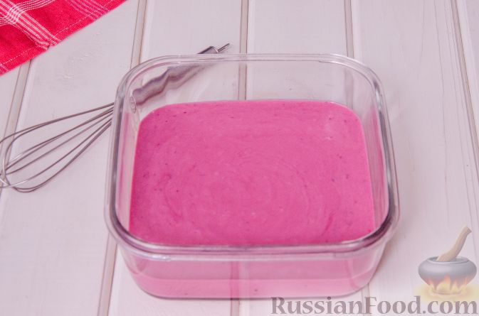 Фото приготовления рецепта: Замороженный ягодный греческий йогурт - шаг №8
