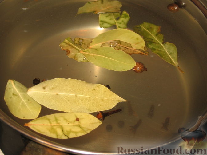 Фото приготовления рецепта: Салат из зеленых помидоров и кабачков - шаг №5