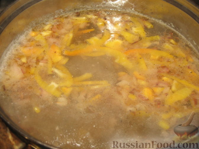 Фото приготовления рецепта: Овощной суп с кислыми яблоками - шаг №3