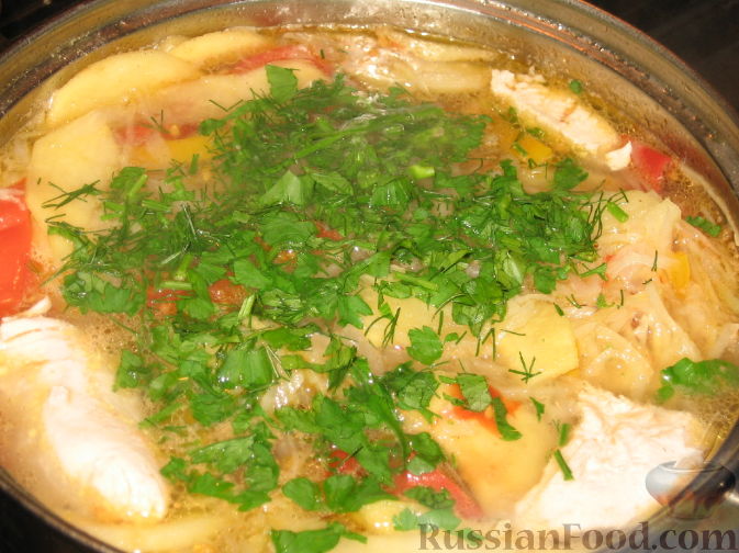Фото приготовления рецепта: Cвинина, тушенная со свёклой, солёными огурцами и помидорами - шаг №9