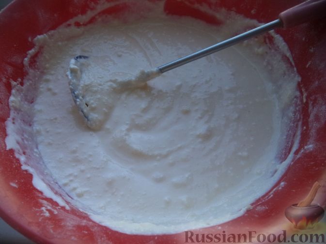 Фото приготовления рецепта: Творожный пирог с абрикосами - шаг №6