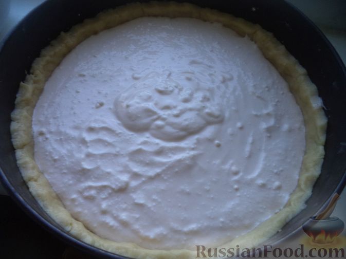 Фото приготовления рецепта: Творожный пирог с абрикосами - шаг №9