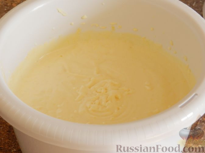 Фото приготовления рецепта: Торт-суфле с персиками - шаг №10