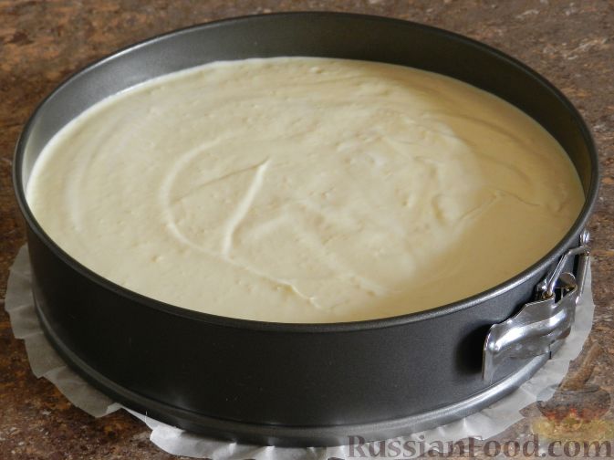 Фото приготовления рецепта: Торт-суфле с персиками - шаг №12
