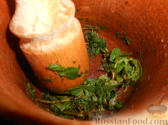 Фото приготовления рецепта: Салат из сельдерея с морковью и сыром - шаг №6