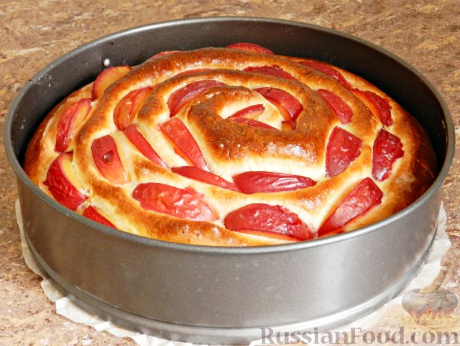 Фото приготовления рецепта: Пирог с маком и сливами - шаг №20
