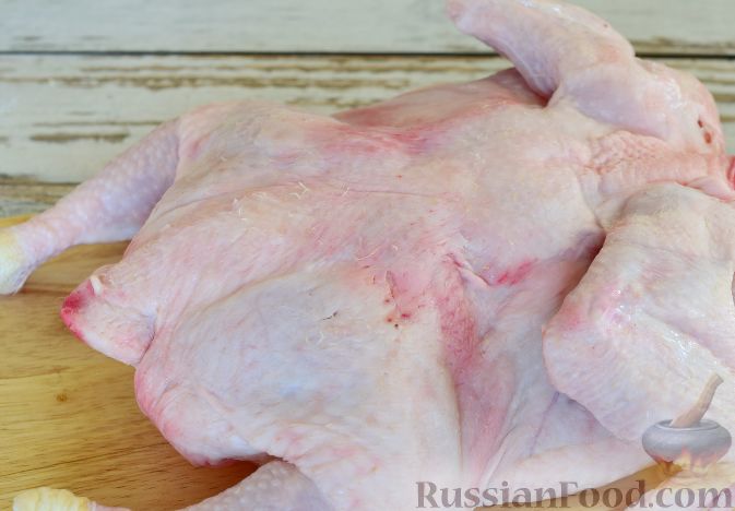 Фото приготовления рецепта: Курица в пикантном маринаде с хреном, запеченная в рукаве - шаг №6