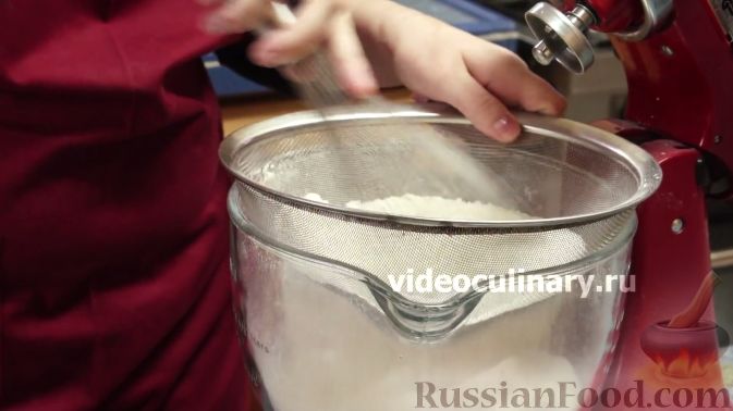 Фото приготовления рецепта: Кукурузный кекс на молоке, с финиками и апельсиновой цедрой (без сахара) - шаг №5