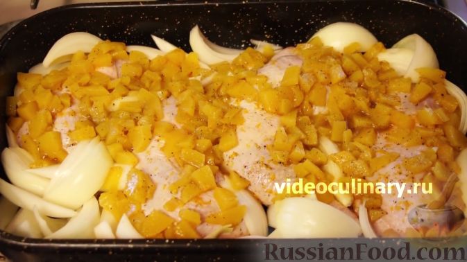 Фото приготовления рецепта: Курица в персиковой глазури - шаг №6