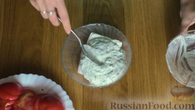 Фото приготовления рецепта: Кабачковый торт с творогом и помидорами - шаг №3