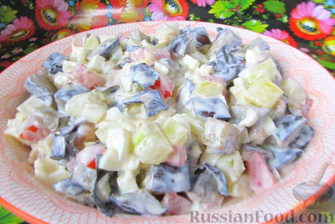 Фото к рецепту: Салат с баклажанами, помидорами и яйцами