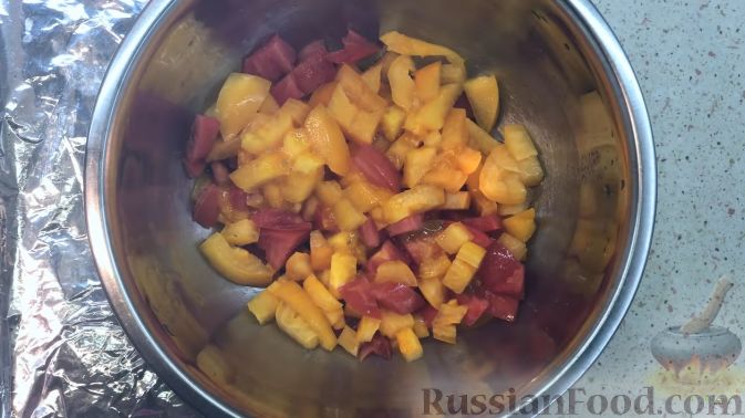 Фото приготовления рецепта: Морковные кексы с яблоками и орехами - шаг №9