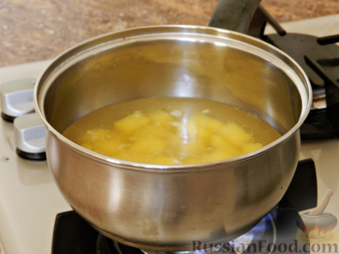 Фото приготовления рецепта: Свекольный крем-суп - шаг №2
