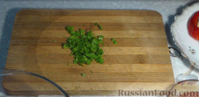 Фото приготовления рецепта: Острый соус из слив (на зиму) - шаг №4