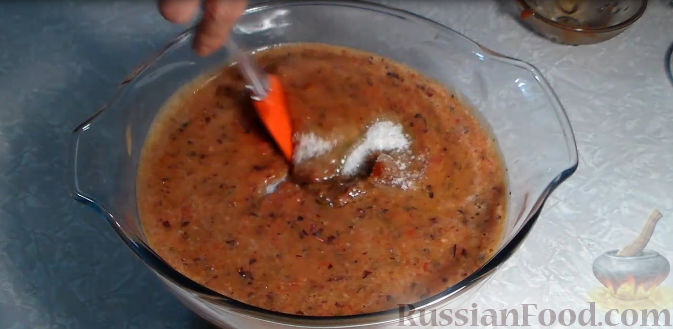 Фото приготовления рецепта: Острый соус из слив (на зиму) - шаг №8