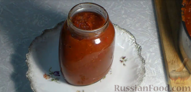 Фото приготовления рецепта: Острый соус из слив (на зиму) - шаг №10
