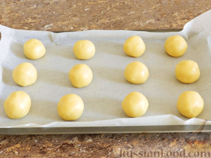 Фото приготовления рецепта: Печенье с орехами и джемом - шаг №7