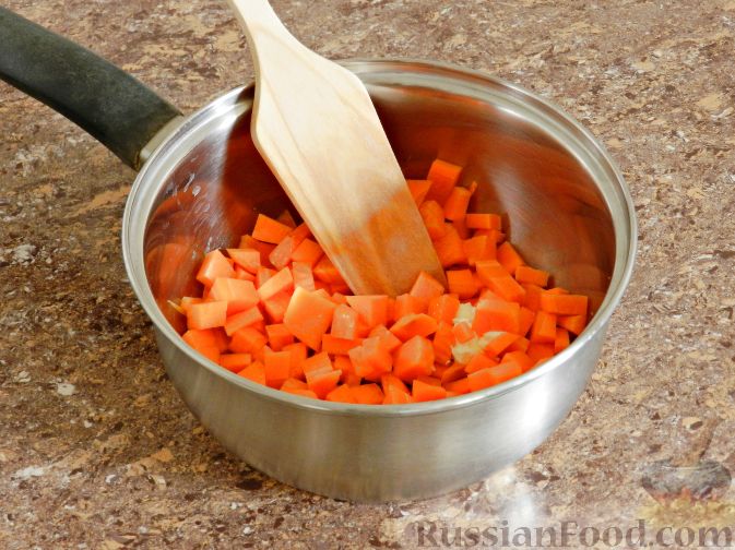 Фото приготовления рецепта: Суп-пюре из тыквы, с беконом и орехами - шаг №4