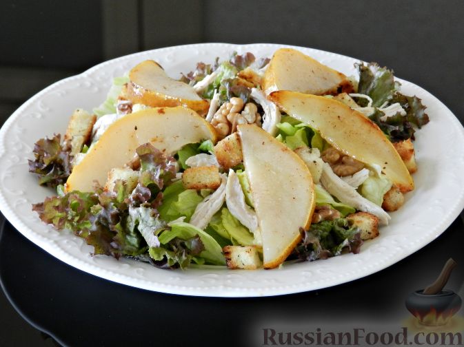 Фото к рецепту: Тёплый салат с грушей