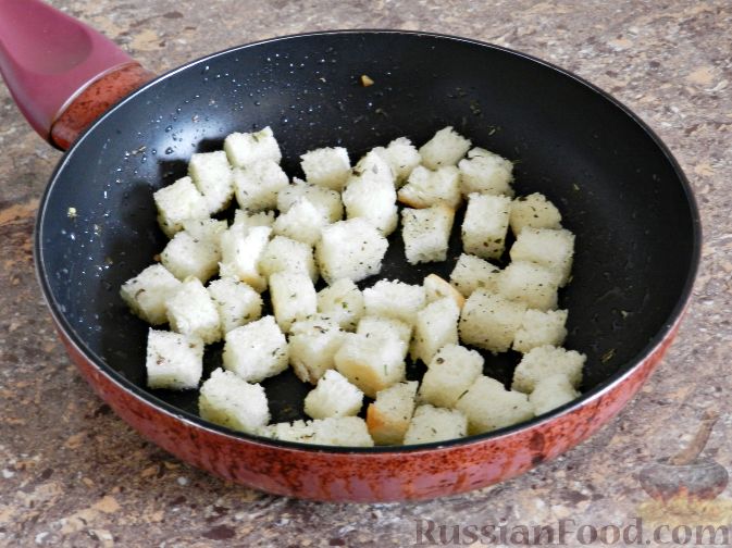 Фото приготовления рецепта: Тёплый салат с грушей - шаг №3